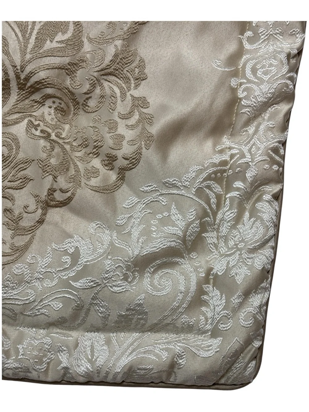 J Queen New York La Scala 2 Pillow Shams Damask Champagne Jacquard Gold Cream